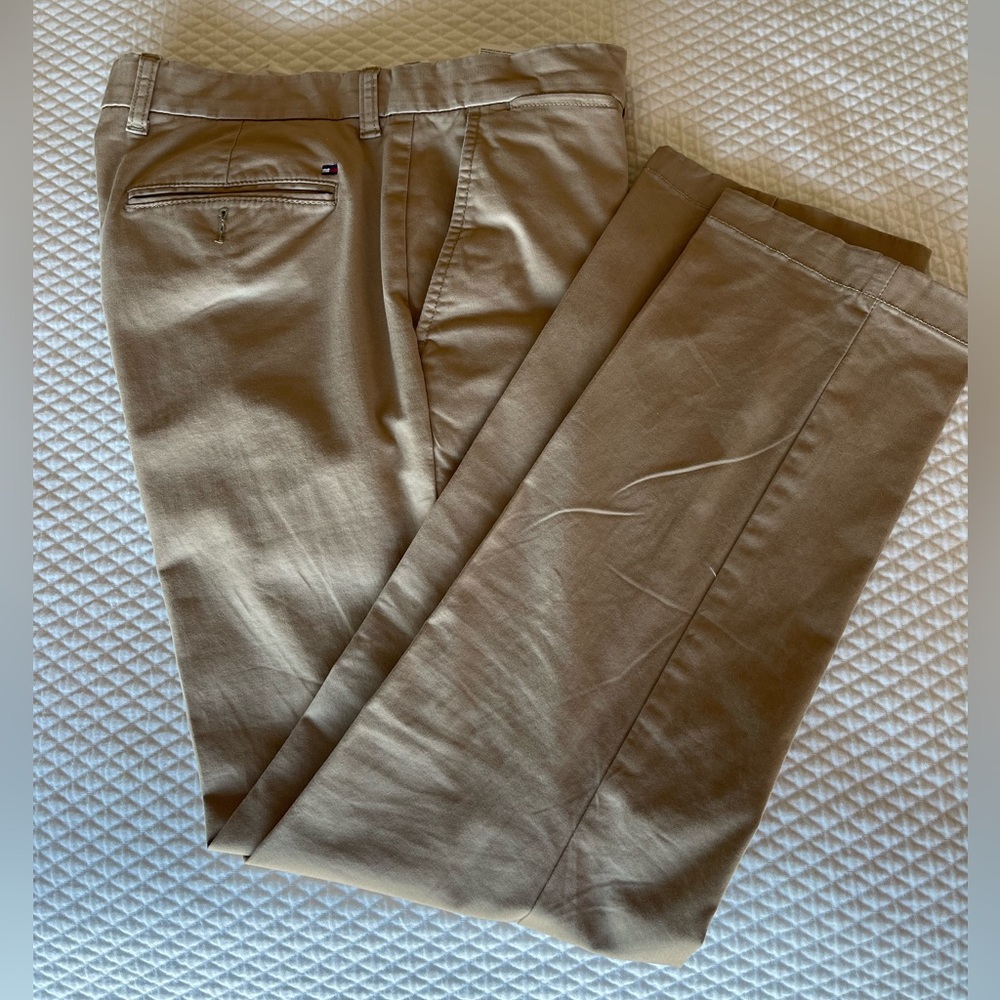 Men’s Tommy Hilfiger Khaki Chino Pants